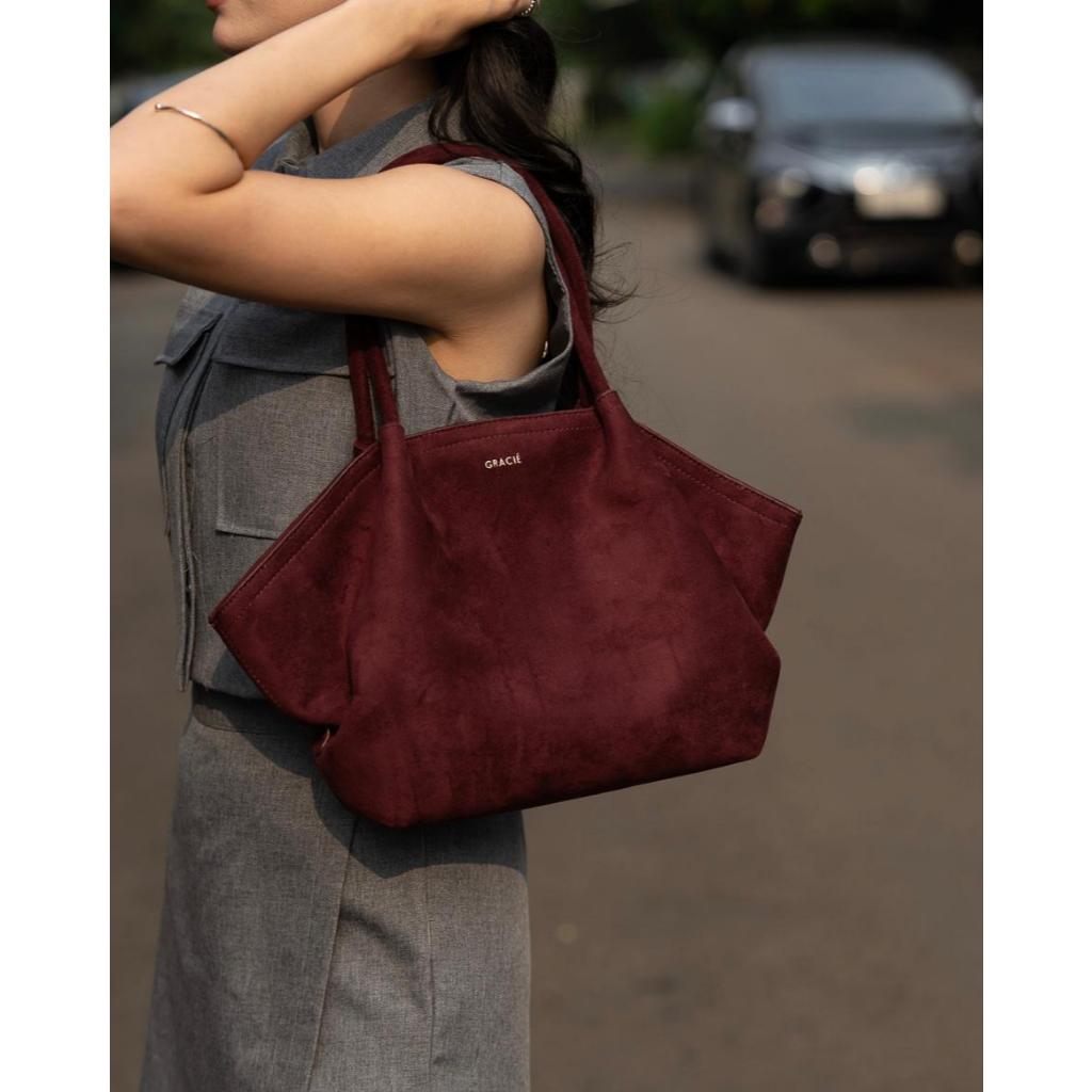 GRACIE - Noire Suede Bag