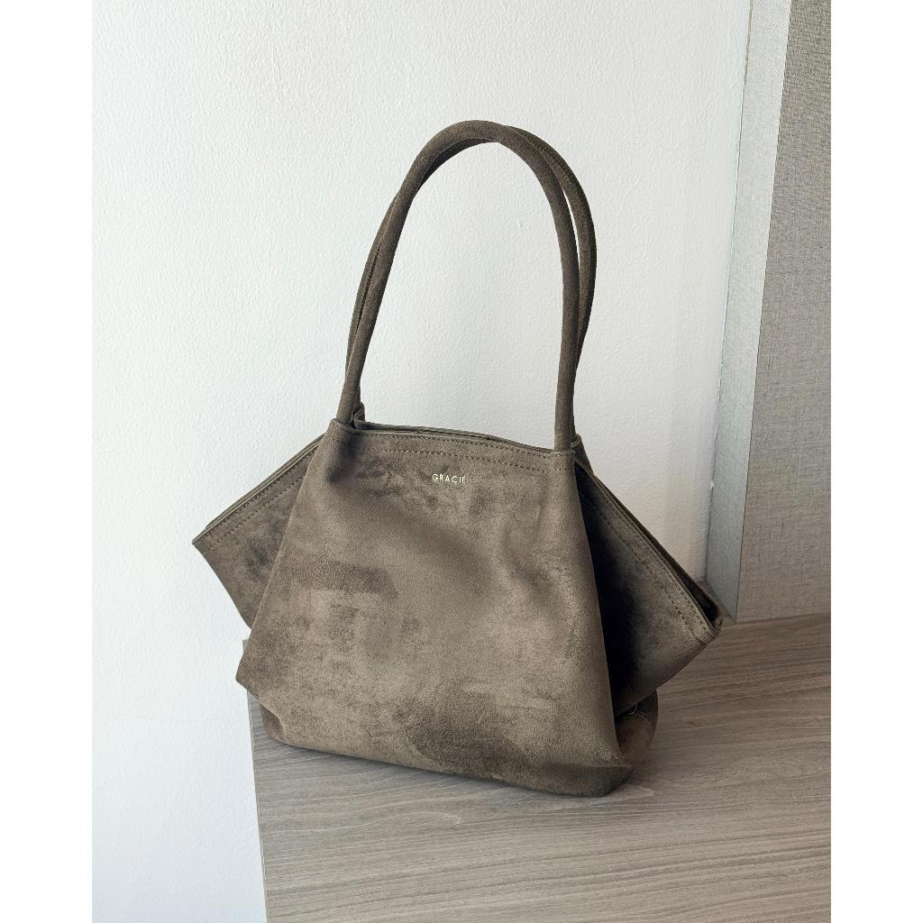 GRACIE - Noire Suede Bag
